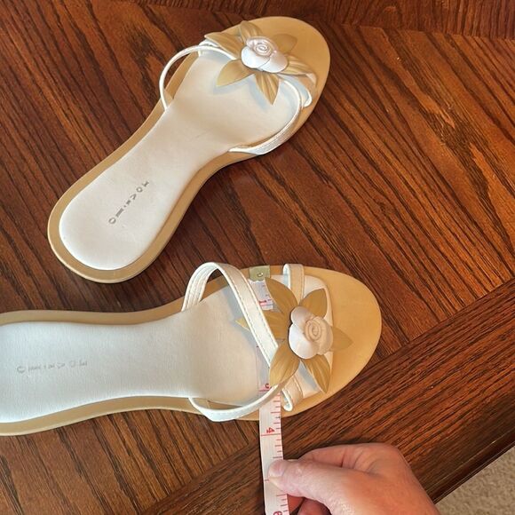 Olivor 3-D Floral Appliqué Slide Sandals Tan White - Picture 10 of 12